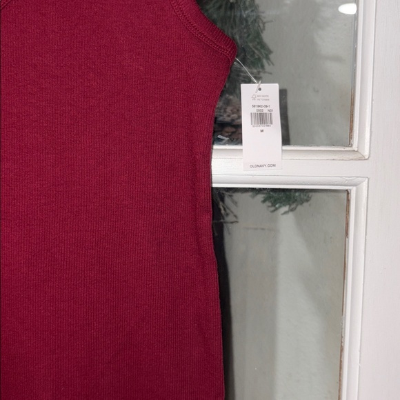Old Navy Women's Burgundy Tank Top Medium NEW - Picture 3 of 4